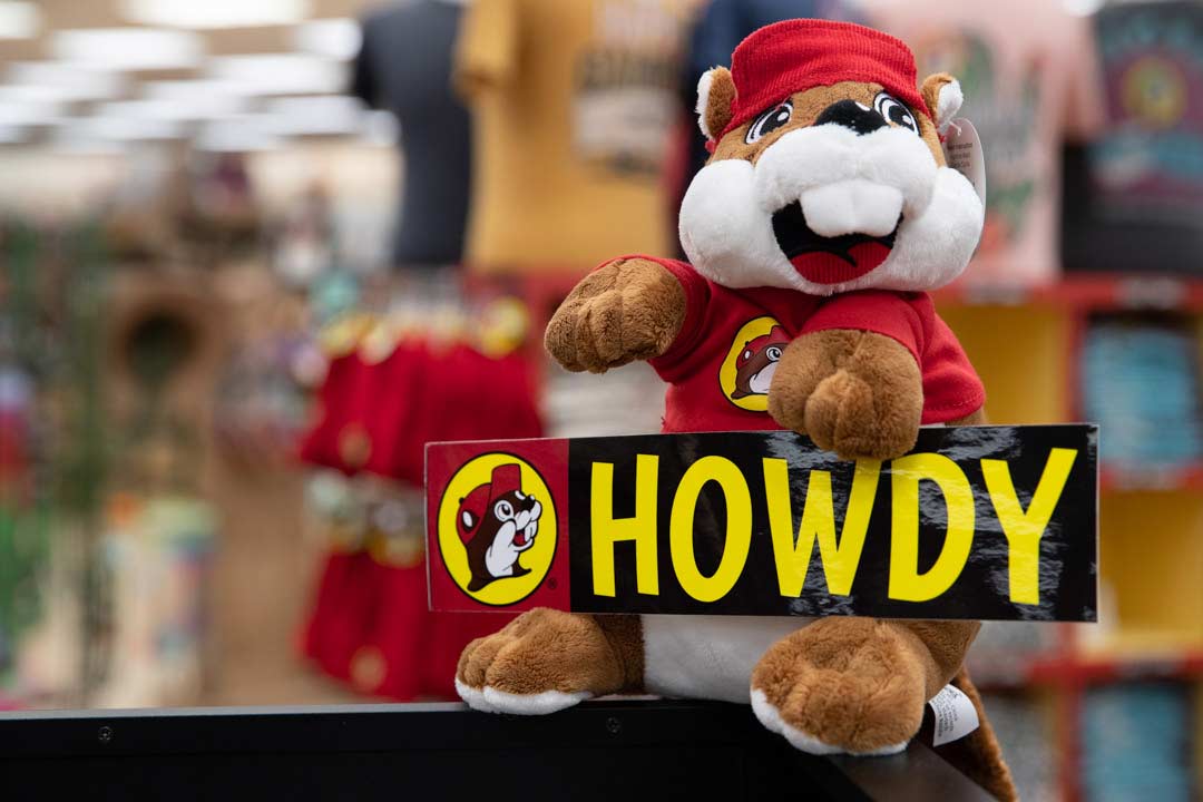 Stuffed Buccee Beaver toy holding a sign that says HOWDY